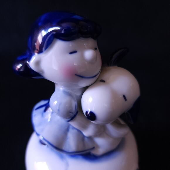 Vintage Rare Snoopy and Lucy Peanuts Ceramic Music Box Figurine Japan Works - Picture 2 of 8